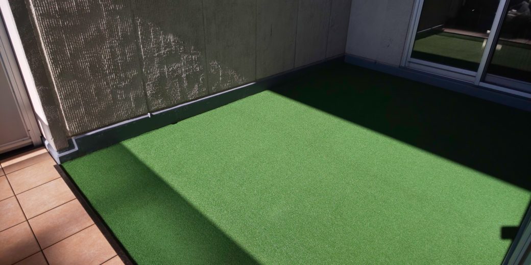 人工芝でゴルフ練習も晩酌もできるベランダバルコニーの快適空間 施工事例 東京23区 千葉の人工芝施工専門店 Green Forever